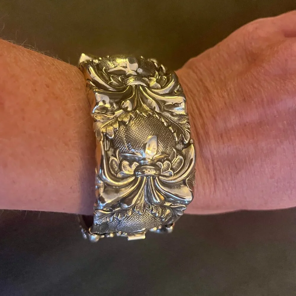 Vintage Goldtone Whiting & Davis Bangle Bracelet - Picture 8 of 13